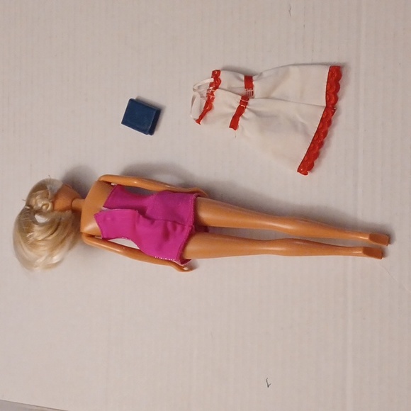 $4 Add-on Blonde Doll With 2 Dresses - Picture 2 of 8